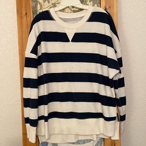 Long sleeve light weight sweatshirt